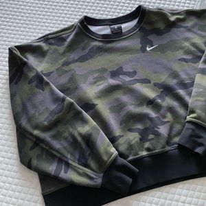 Dri-Fit Crew Neck by Nike